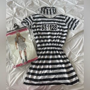 Black and White Striped Prisoner Costume